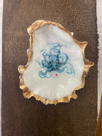 Squiggly octo oyster shell