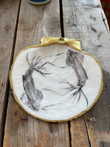 Dancing squid on scallop shell